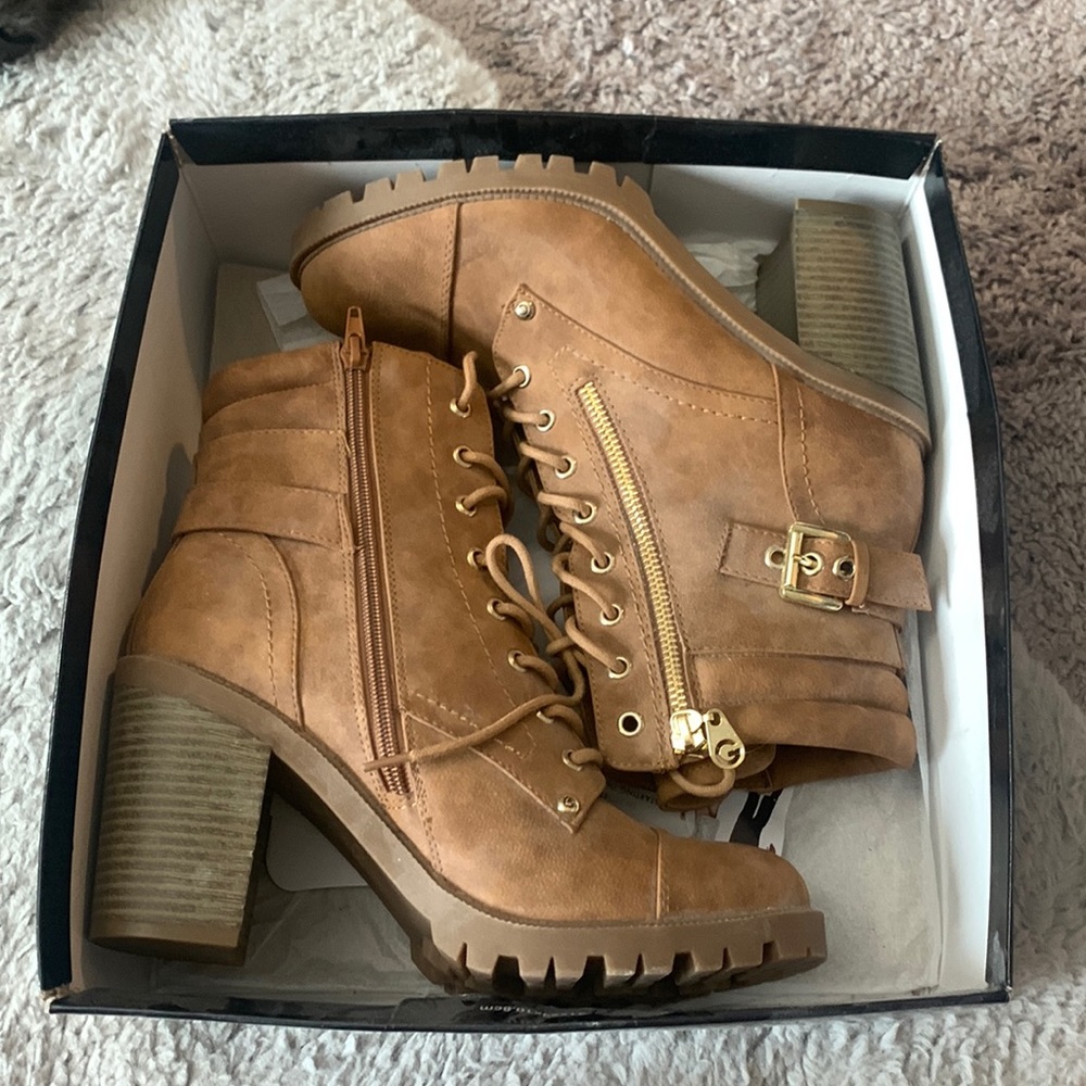 Brown Guess boots